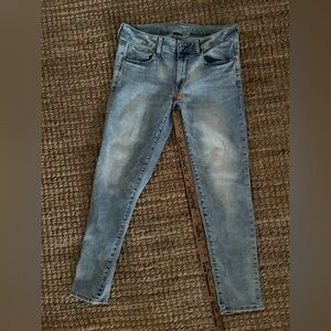 American Eagle Light Wash Women’s Skinny Jeans size 8